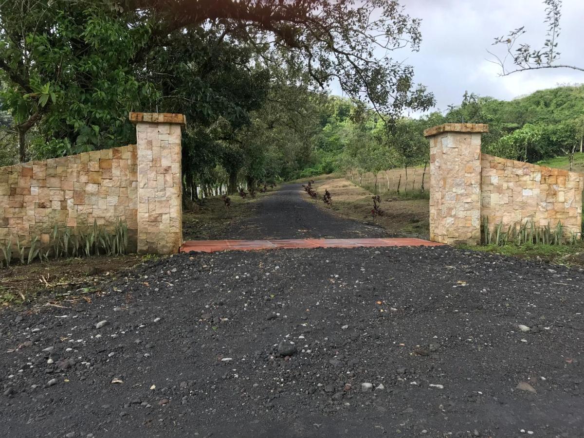 Arenal Roca Suites La Fortuna Стая снимка